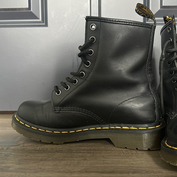 Dr Martens 1460 Women’s Smooth Leather Lace Up Boots - Picture 2 of 6